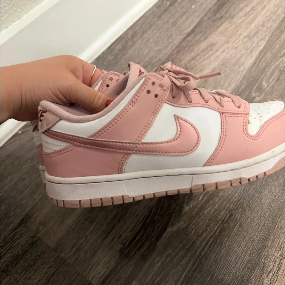 Nike Low-Top Sneakers in Dusty Pink and Red Logo - Picture 4 of 7